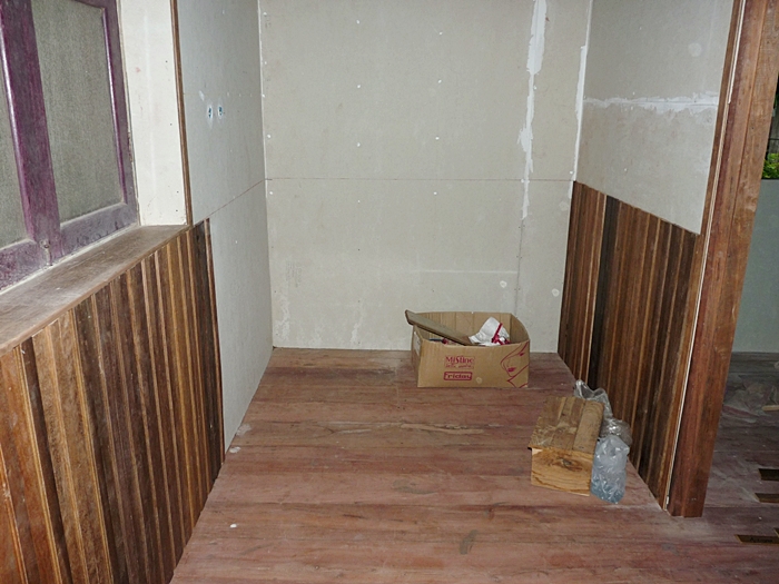 ทำห้องน้ำแบบคุณนายๆ บนบ้าน ไม้ ให้แม่ห้องเก็บของรกๆจะแปลงร่างเป็นห้องน้ำคุณนายได้แค่ไหนมาดูกันค่ะ