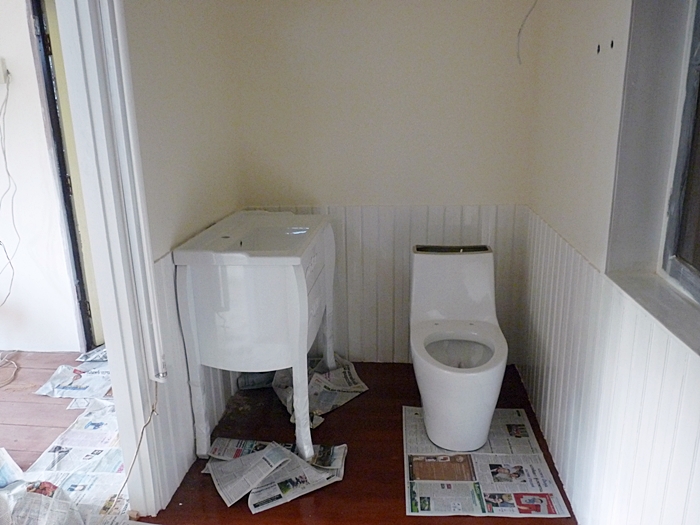 ทำห้องน้ำแบบคุณนายๆ บนบ้าน ไม้ ให้แม่ห้องเก็บของรกๆจะแปลงร่างเป็นห้องน้ำคุณนายได้แค่ไหนมาดูกันค่ะ