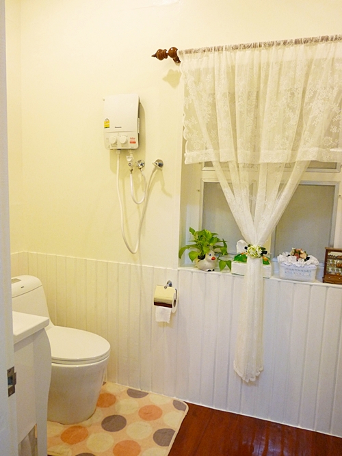 ทำห้องน้ำแบบคุณนายๆ บนบ้าน ไม้ ให้แม่ห้องเก็บของรกๆจะแปลงร่างเป็นห้องน้ำคุณนายได้แค่ไหนมาดูกันค่ะ