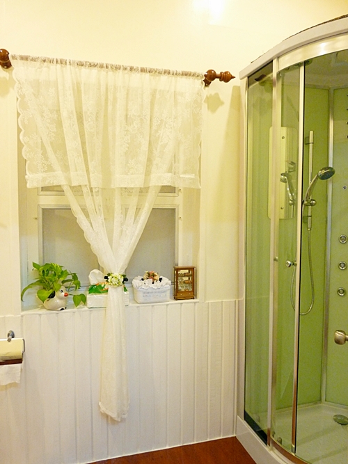 ทำห้องน้ำแบบคุณนายๆ บนบ้าน ไม้ ให้แม่ห้องเก็บของรกๆจะแปลงร่างเป็นห้องน้ำคุณนายได้แค่ไหนมาดูกันค่ะ