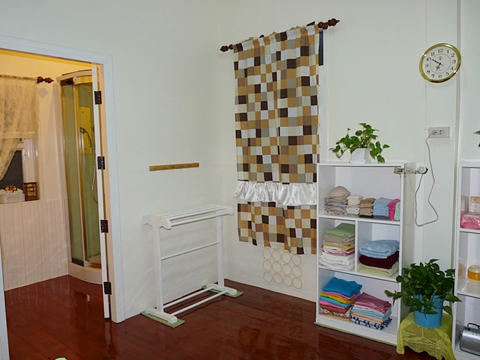 ทำห้องน้ำแบบคุณนายๆ บนบ้าน ไม้ ให้แม่ห้องเก็บของรกๆจะแปลงร่างเป็นห้องน้ำคุณนายได้แค่ไหนมาดูกันค่ะ