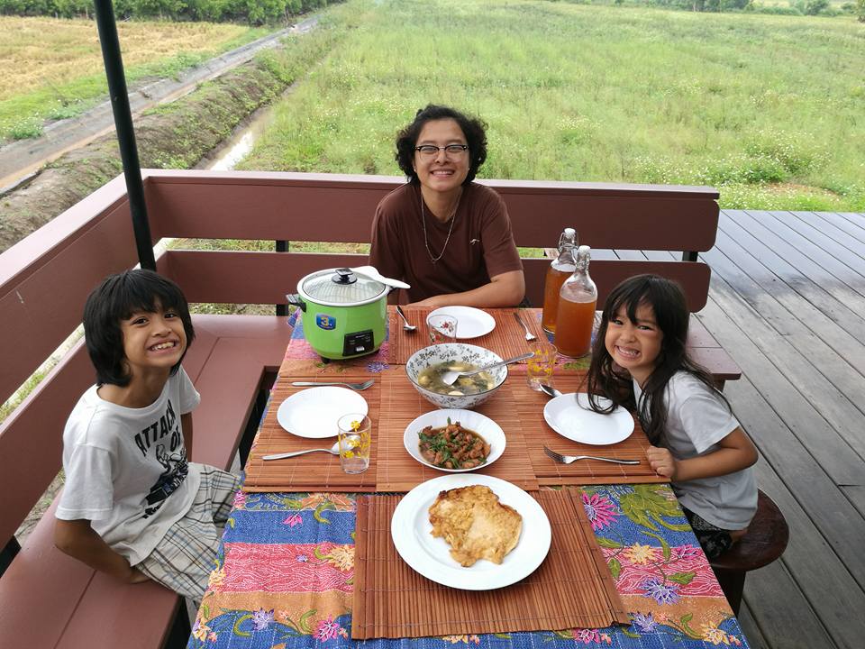 ดีต่อใจ "โรส วริศรา" มิสเอเชียปี 2531 สร้างบ้านที่เชียงดาวเป็นโรงเรียนสอนลูก