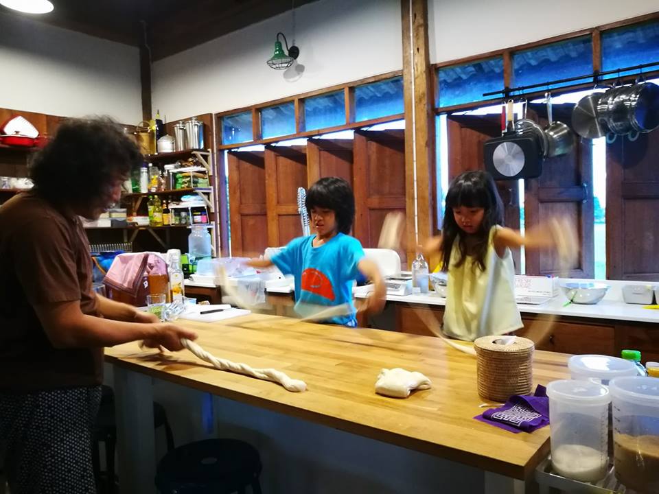 ดีต่อใจ "โรส วริศรา" มิสเอเชียปี 2531 สร้างบ้านที่เชียงดาวเป็นโรงเรียนสอนลูก