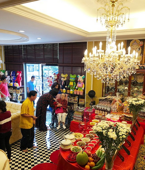 เปิดคฤหาสน์ ‘ปิ๊บปี้-มาดามลี’ แม่ลูกแฟชั่นนิสต้า กับภูเขาแอร์เมส และ BERBRICKของสะสมสุดรัก