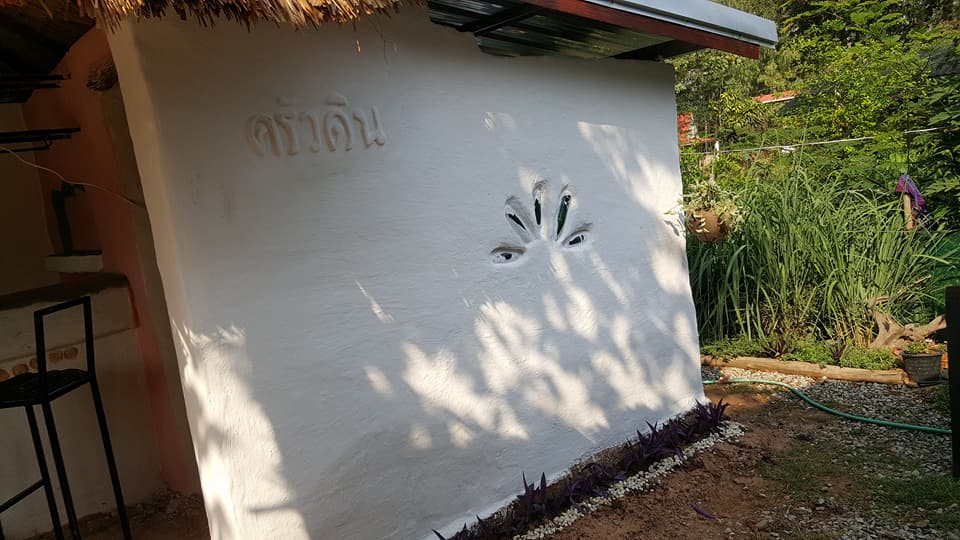 แม่ปั้นดิน ลูกสร้างบ้าน งบ 7 หมื่นได้ทั้งบ้านดิน ครัวดิน ไม่ต้องเป็นหนี้ทั้งชีวิต