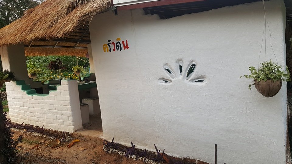 แม่ปั้นดิน ลูกสร้างบ้าน งบ 7 หมื่นได้ทั้งบ้านดิน ครัวดิน ไม่ต้องเป็นหนี้ทั้งชีวิต