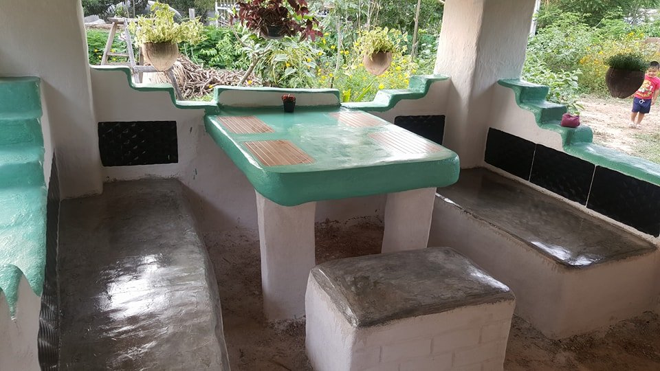 แม่ปั้นดิน ลูกสร้างบ้าน งบ 7 หมื่นได้ทั้งบ้านดิน ครัวดิน ไม่ต้องเป็นหนี้ทั้งชีวิต