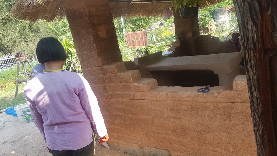 แม่ปั้นดิน ลูกสร้างบ้าน งบ 7 หมื่นได้ทั้งบ้านดิน ครัวดิน ไม่ต้องเป็นหนี้ทั้งชีวิต