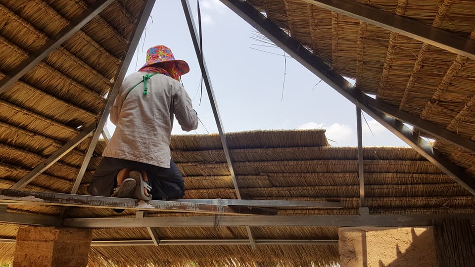 แม่ปั้นดิน ลูกสร้างบ้าน งบ 7 หมื่นได้ทั้งบ้านดิน ครัวดิน ไม่ต้องเป็นหนี้ทั้งชีวิต