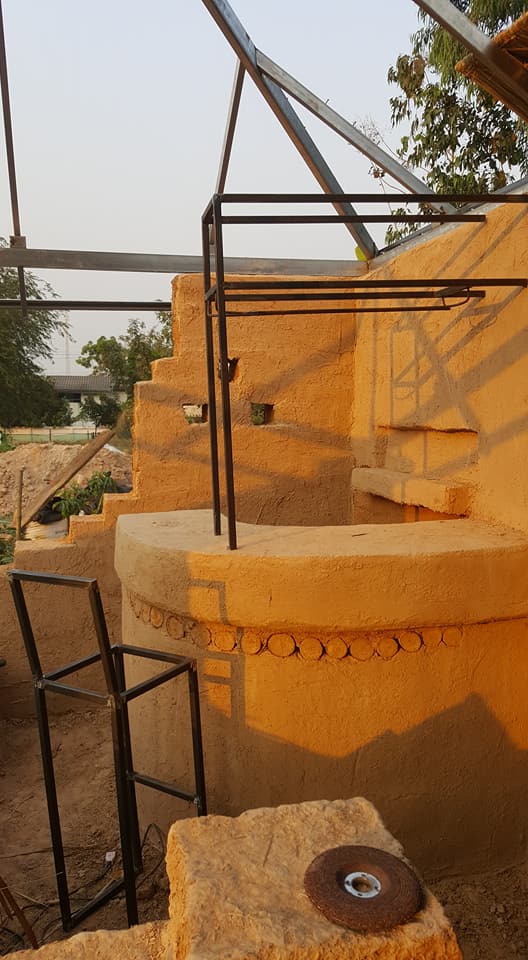 แม่ปั้นดิน ลูกสร้างบ้าน งบ 7 หมื่นได้ทั้งบ้านดิน ครัวดิน ไม่ต้องเป็นหนี้ทั้งชีวิต