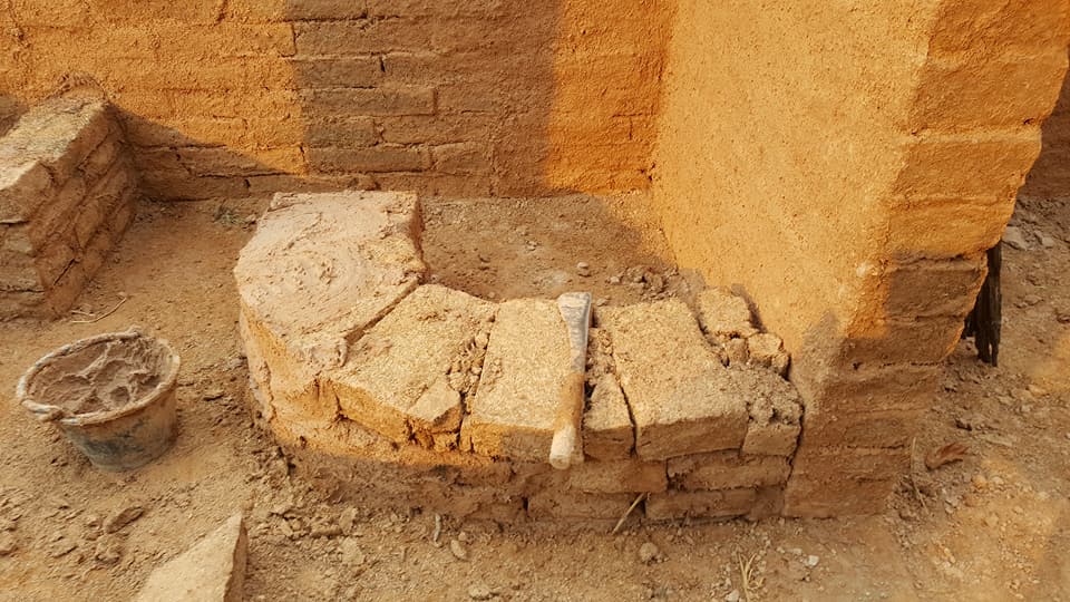 แม่ปั้นดิน ลูกสร้างบ้าน งบ 7 หมื่นได้ทั้งบ้านดิน ครัวดิน ไม่ต้องเป็นหนี้ทั้งชีวิต