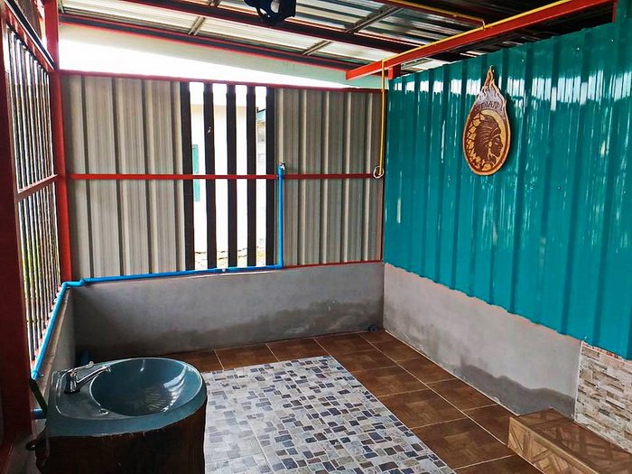 แชร์ไอเดีย “ต่อเติมห้องน้ำส่วนตัว” ออกแบบเรียบง่าย เพื่อการใช้งานที่สะดวกสบาย ในงบ 60000 บาท