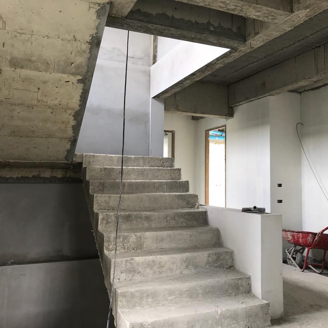 เปิด “บ้านกึ่งสตูดิโอ” ของ “แจ๊ส ชวนชื่น” ยิ่งใหญ่ อลังการ แต่ยังสร้างไม่เสร็จ