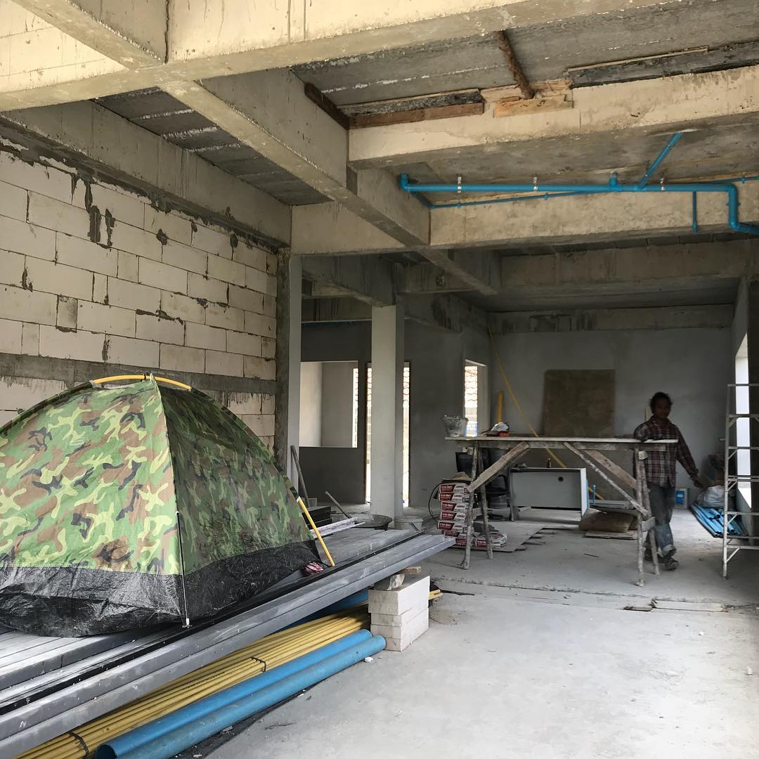 เปิด “บ้านกึ่งสตูดิโอ” ของ “แจ๊ส ชวนชื่น” ยิ่งใหญ่ อลังการ แต่ยังสร้างไม่เสร็จ