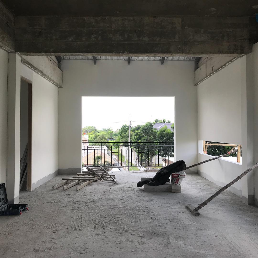 เปิด “บ้านกึ่งสตูดิโอ” ของ “แจ๊ส ชวนชื่น” ยิ่งใหญ่ อลังการ แต่ยังสร้างไม่เสร็จ