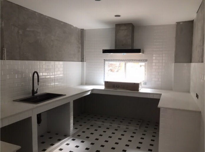 รีวิว “รีโนเวทห้องครัวเก่าอายุ 30 ปี” เปลี่ยนจากครัวสุดเชย กลายเป็นครัวโมเดิร์น น่าใช้งานสุดๆ