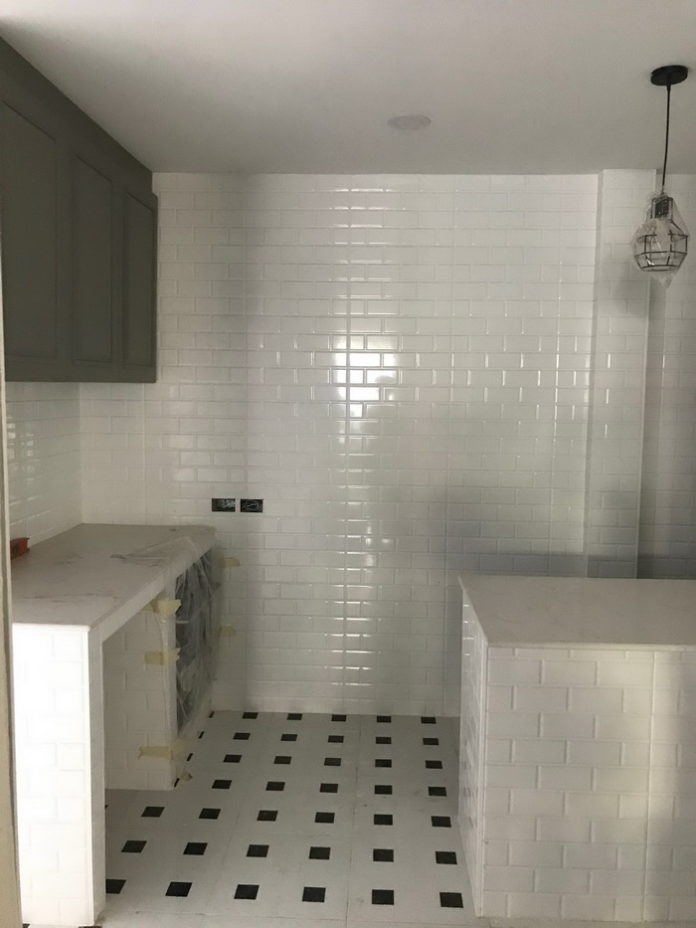 รีวิว “รีโนเวทห้องครัวเก่าอายุ 30 ปี” เปลี่ยนจากครัวสุดเชย กลายเป็นครัวโมเดิร์น น่าใช้งานสุดๆ