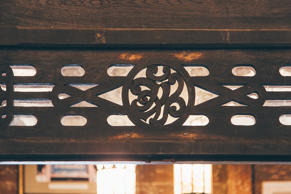 บ้านขนมปังขิง คาเฟ่ในบ้านไม้เก่าอายุร้อยกว่าปีที่ยังมีชีวิตชีวา