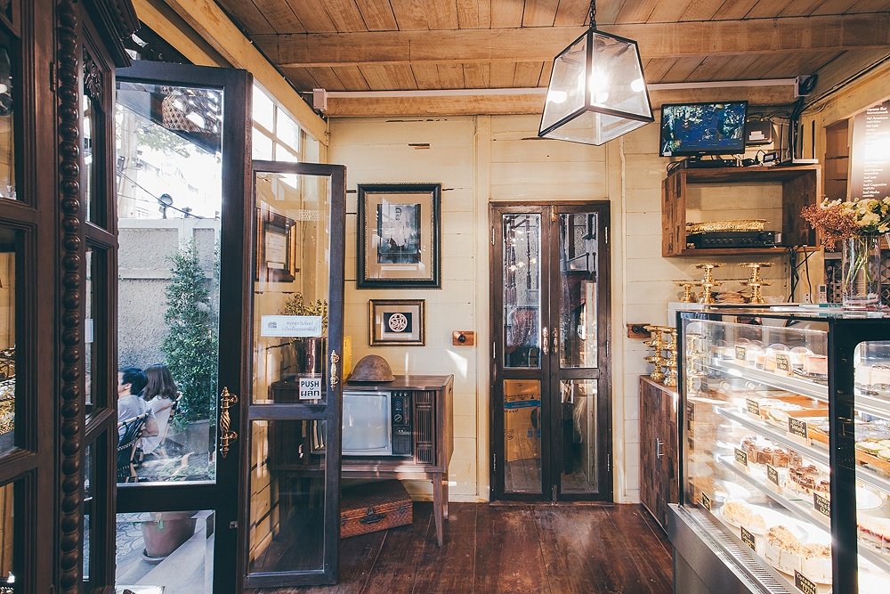 บ้านขนมปังขิง คาเฟ่ในบ้านไม้เก่าอายุร้อยกว่าปีที่ยังมีชีวิตชีวา