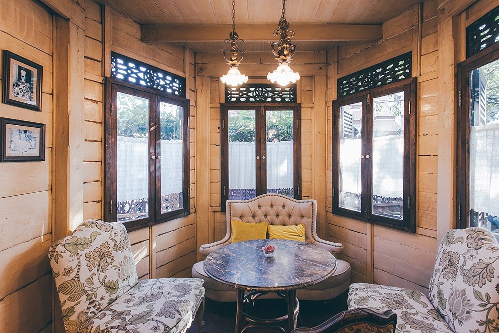 บ้านขนมปังขิง คาเฟ่ในบ้านไม้เก่าอายุร้อยกว่าปีที่ยังมีชีวิตชีวา