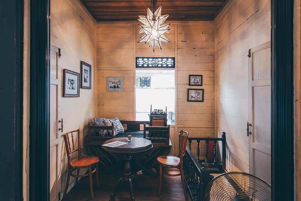 บ้านขนมปังขิง คาเฟ่ในบ้านไม้เก่าอายุร้อยกว่าปีที่ยังมีชีวิตชีวา