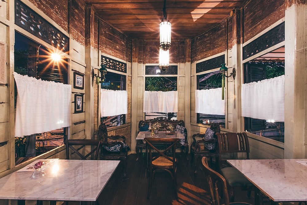 บ้านขนมปังขิง คาเฟ่ในบ้านไม้เก่าอายุร้อยกว่าปีที่ยังมีชีวิตชีวา