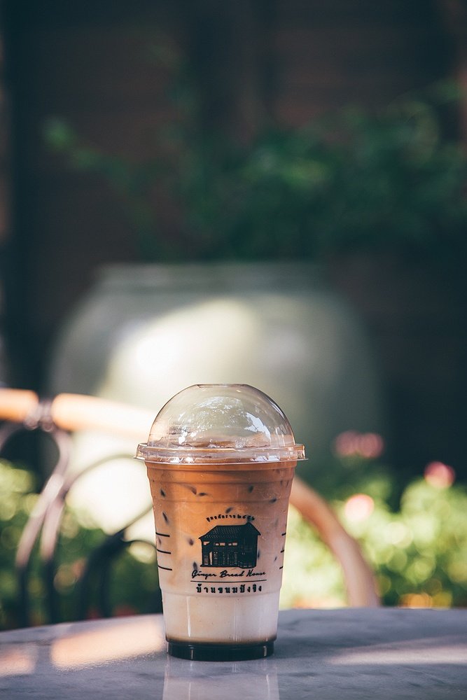 บ้านขนมปังขิง คาเฟ่ในบ้านไม้เก่าอายุร้อยกว่าปีที่ยังมีชีวิตชีวา