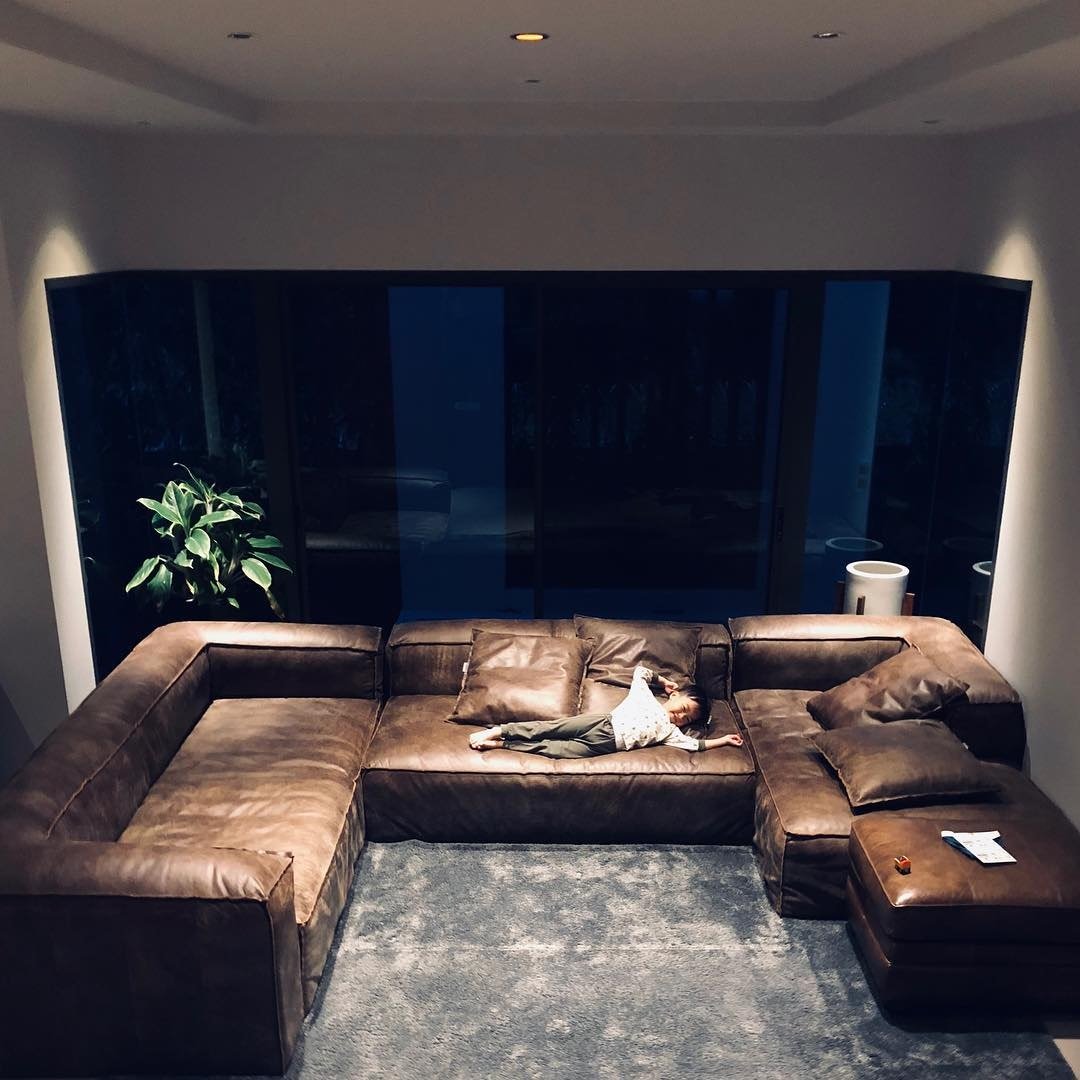 ส่อง “บ้านแอม ชลธิชา” อดีตผู้ประกาศข่าว นางแบบ นางงาม นักกีฬา สวย หุ่นเป๊ะ ชีวิตดี