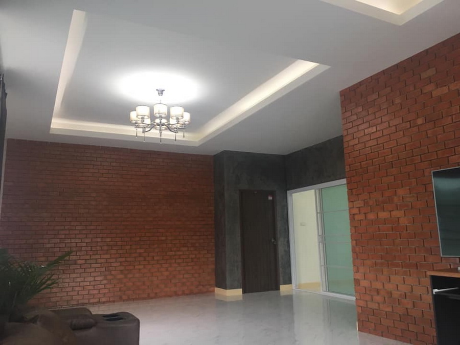 บ้านชั้นเดียวสไตล์โมเดิร์น โทนสีเทาอมฟ้า 3 ห้องนอน 3 ห้องน้ำ งบประมาณก่อสร้าง 15 ล้านบาท