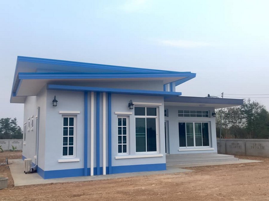 บ้านชั้นเดียวสไตล์โมเดิร์น โทนสีเทาอมฟ้า 3 ห้องนอน 3 ห้องน้ำ งบประมาณก่อสร้าง 15 ล้านบาท