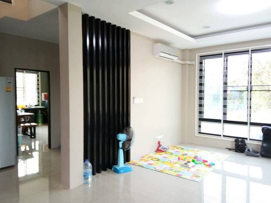 บ้านชั้นครึ่งสไตล์โมเดิร์น ดีไซน์เรขาคณิตสุดทันสมัย 3 ห้องนอน 2 ห้องน้ำ พื้นที่ใช้สอย 158 ตรม