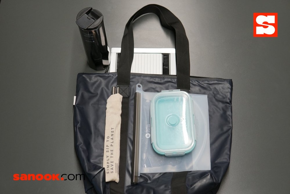 เปิดกระเป๋า “อัด อวัช” วง “mints” ที่พบว่ามีขวดน้ำ หลอดสเตนเลส กล่องใส่อาหาร และถุงซิลิโคน