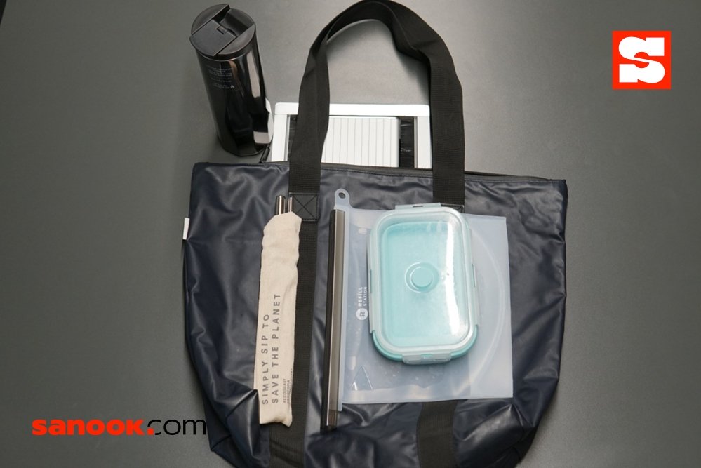 เปิดกระเป๋า “อัด อวัช” วง “mints” ที่พบว่ามีขวดน้ำ หลอดสเตนเลส กล่องใส่อาหาร และถุงซิลิโคน