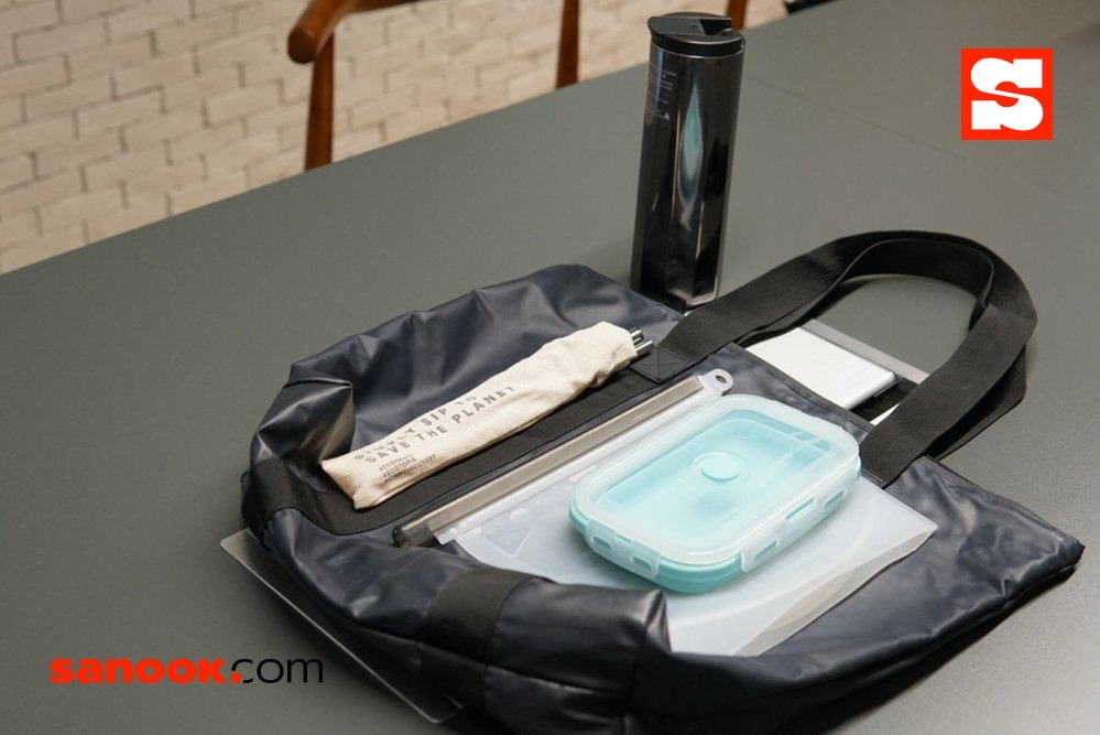 เปิดกระเป๋า “อัด อวัช” วง “mints” ที่พบว่ามีขวดน้ำ หลอดสเตนเลส กล่องใส่อาหาร และถุงซิลิโคน