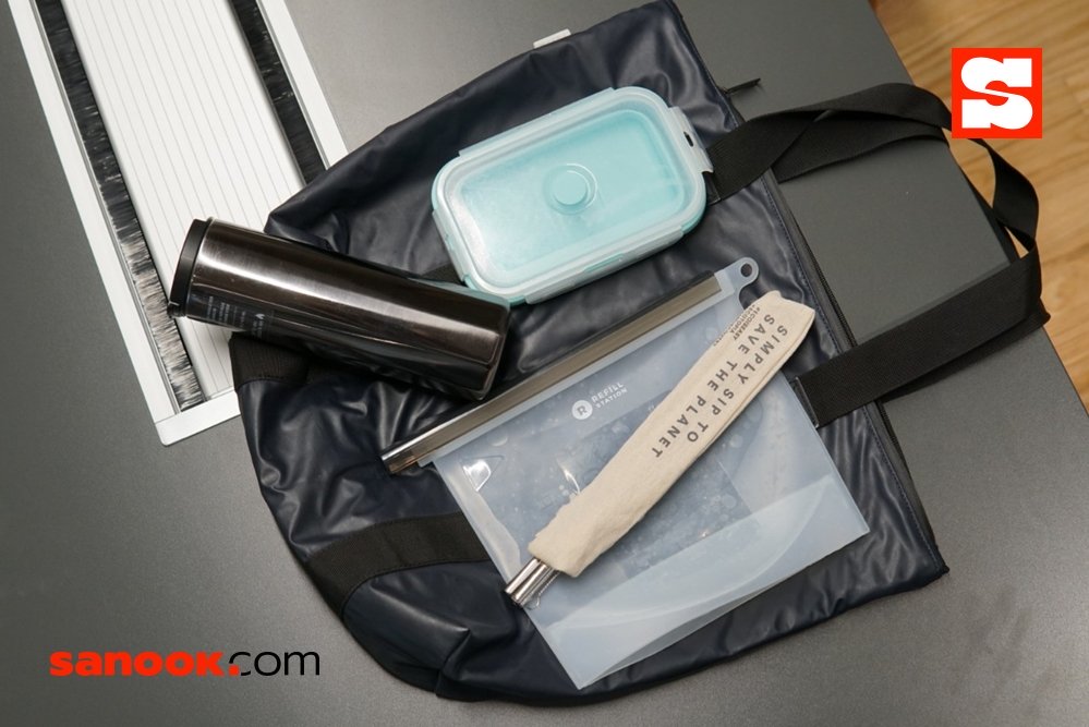 เปิดกระเป๋า “อัด อวัช” วง “mints” ที่พบว่ามีขวดน้ำ หลอดสเตนเลส กล่องใส่อาหาร และถุงซิลิโคน