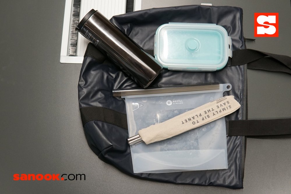 เปิดกระเป๋า “อัด อวัช” วง “mints” ที่พบว่ามีขวดน้ำ หลอดสเตนเลส กล่องใส่อาหาร และถุงซิลิโคน