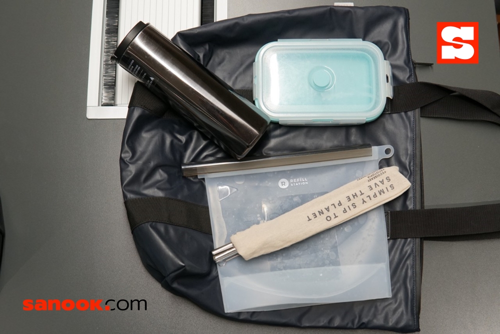 เปิดกระเป๋า “อัด อวัช” วง “mints” ที่พบว่ามีขวดน้ำ หลอดสเตนเลส กล่องใส่อาหาร และถุงซิลิโคน