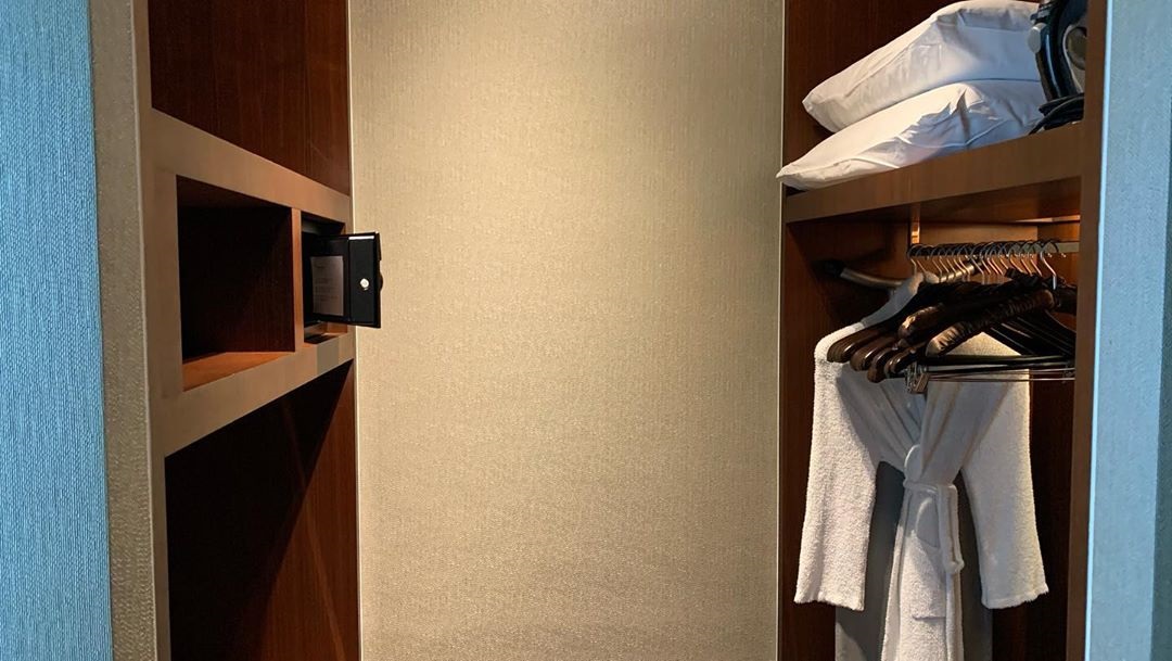 ชีวิตดี๊ดี “ฟลุค เกริกพล” กับห้องพักทั่วโลก หรูหรา ดีไซน์ระดับไฮโซมาก