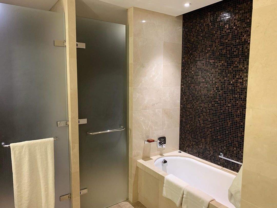 ชีวิตดี๊ดี “ฟลุค เกริกพล” กับห้องพักทั่วโลก หรูหรา ดีไซน์ระดับไฮโซมาก