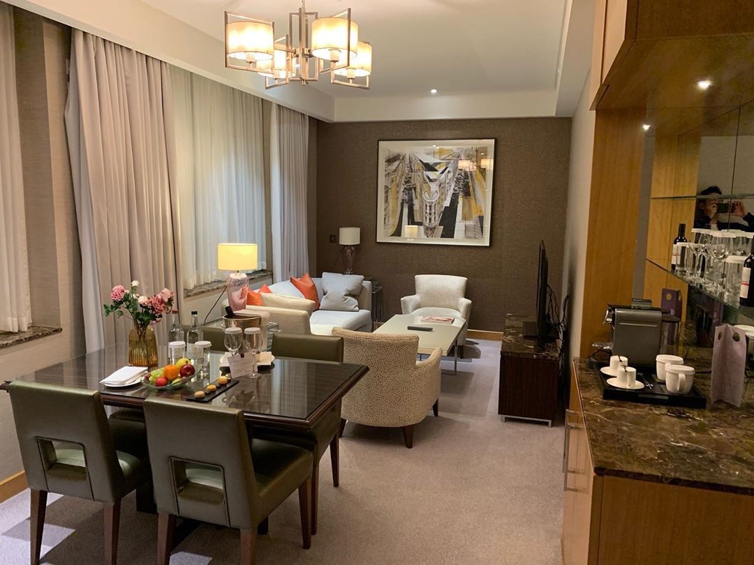 ชีวิตดี๊ดี “ฟลุค เกริกพล” กับห้องพักทั่วโลก หรูหรา ดีไซน์ระดับไฮโซมาก