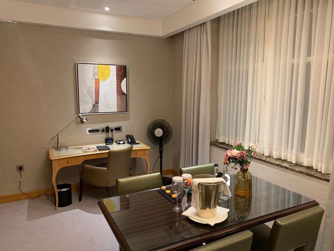 ชีวิตดี๊ดี “ฟลุค เกริกพล” กับห้องพักทั่วโลก หรูหรา ดีไซน์ระดับไฮโซมาก