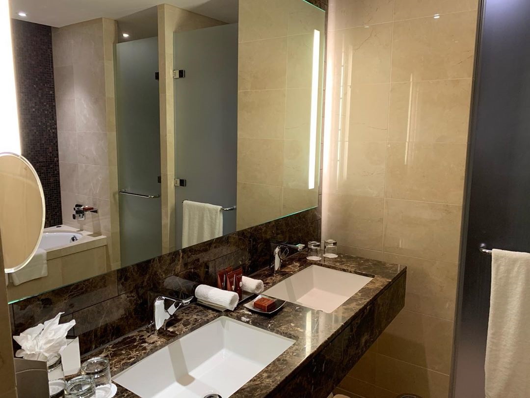 ชีวิตดี๊ดี “ฟลุค เกริกพล” กับห้องพักทั่วโลก หรูหรา ดีไซน์ระดับไฮโซมาก