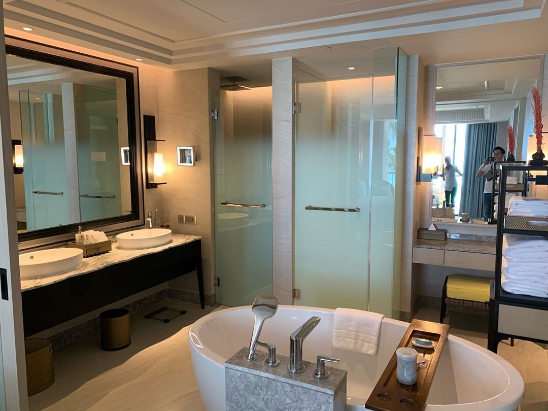 ชีวิตดี๊ดี “ฟลุค เกริกพล” กับห้องพักทั่วโลก หรูหรา ดีไซน์ระดับไฮโซมาก