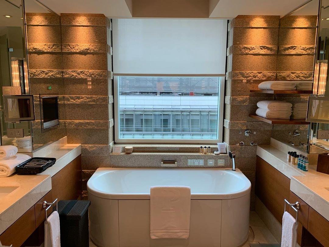 ชีวิตดี๊ดี “ฟลุค เกริกพล” กับห้องพักทั่วโลก หรูหรา ดีไซน์ระดับไฮโซมาก