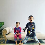 เปิดบ้าน “สิงโต นำโชค” ทุกมุมในบ้านเต็มไปด้วยสีสันของ 3 หนุ่มน้อยแสนซน