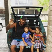 เปิดบ้าน “สิงโต นำโชค” ทุกมุมในบ้านเต็มไปด้วยสีสันของ 3 หนุ่มน้อยแสนซน