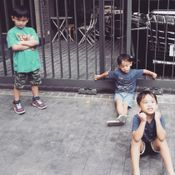 เปิดบ้าน “สิงโต นำโชค” ทุกมุมในบ้านเต็มไปด้วยสีสันของ 3 หนุ่มน้อยแสนซน