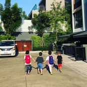 เปิดบ้าน “สิงโต นำโชค” ทุกมุมในบ้านเต็มไปด้วยสีสันของ 3 หนุ่มน้อยแสนซน