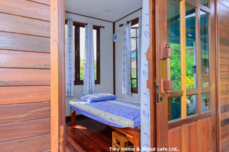 บ้านไม้น็อคดาวน์หลังเล็กในสวน บรรยากาศร่มรื่นเย็นสบาย เหมาะกับการพักผ่อนของวัยเกษียณ