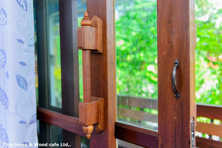 บ้านไม้น็อคดาวน์หลังเล็กในสวน บรรยากาศร่มรื่นเย็นสบาย เหมาะกับการพักผ่อนของวัยเกษียณ